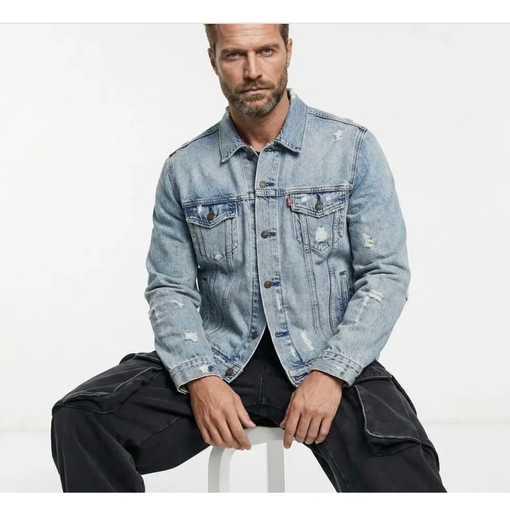 Levis Mens Trucker Jacket Light Wash Distressed Denim Blue size Large